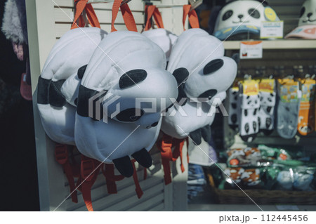 パンダのぬいぐるみリュックの展示販売 112445456