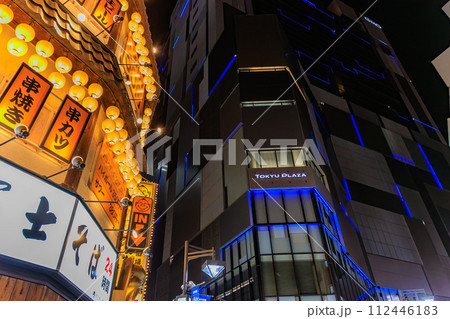 東京 渋谷区の都市風景 渋谷中央街の夜景 東京 渋谷区の都市風景 渋谷中央街の夜景 112446183