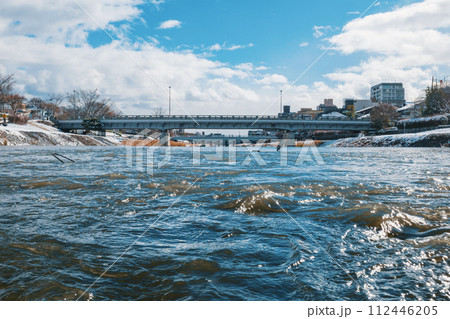 京都 鴨川の冬景色 京都 鴨川の冬景色 112446205
