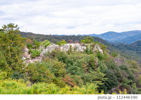 古代の山城　鬼ノ城の石塁　屏風折れの石垣　岡山県総社市 112446390