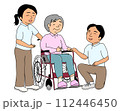 車いすの高齢者と介護する外国人介護士のイラスト 112446450
