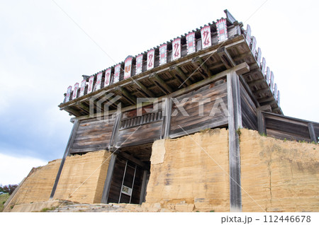 古代の山城　鬼ノ城西門　岡山県総社市 112446678