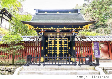 早春の瑞鳳殿　涅槃門　宮城県仙台市 112447428