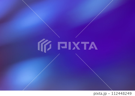 パープル系動きのあるイメージ　背景素材 112448249