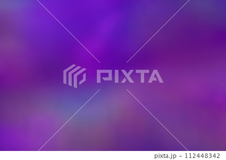 パープル系動きのあるイメージ　背景素材 112448342