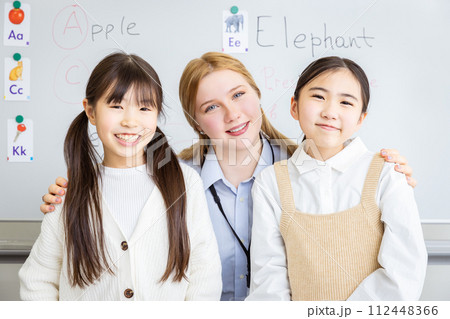 英会話講師と生徒 English conversation teacher and student 英会話講師と生徒 English conversation teacher and student 112448366