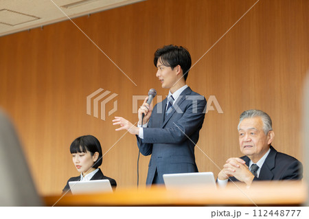 円卓 重厚感 会議イメージ 円卓 重厚感 会議イメージ 112448777