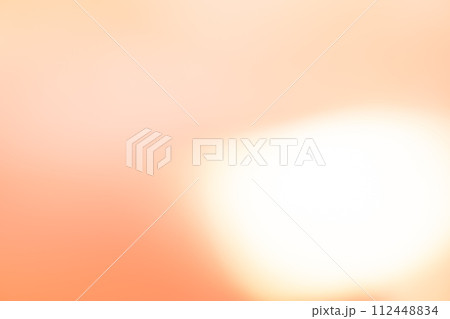 オレンジカラー系動きのあるイメージ　背景素材 112448834