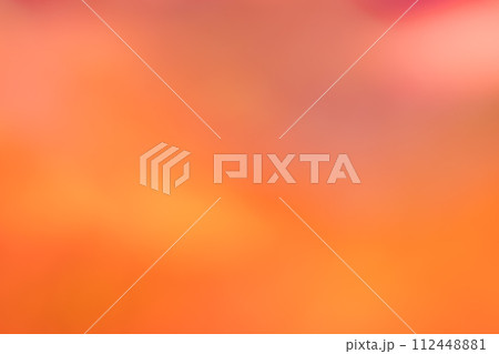 オレンジカラー系動きのあるイメージ　背景素材 112448881