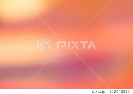オレンジカラー系動きのあるイメージ　背景素材 112448883