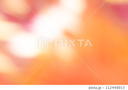 オレンジカラー系動きのあるイメージ　背景素材 112448913