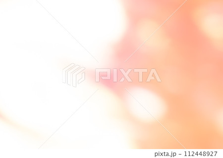 オレンジカラー系動きのあるイメージ　背景素材 112448927