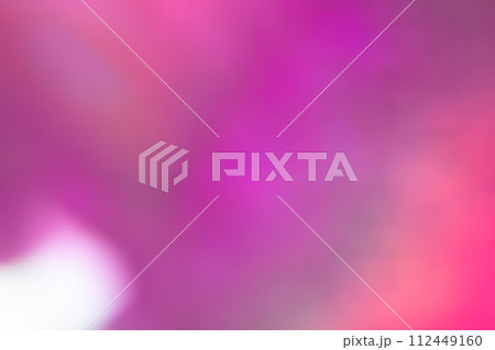 ピンクカラー系動きのあるイメージ　背景素材 112449160