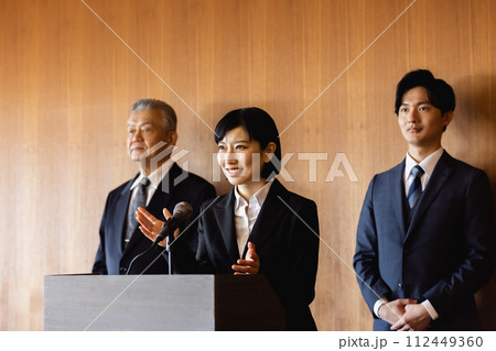 政治家 演説 政治家 演説 112449360