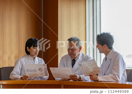 医療関係者　手術前カンファレンス 112449389