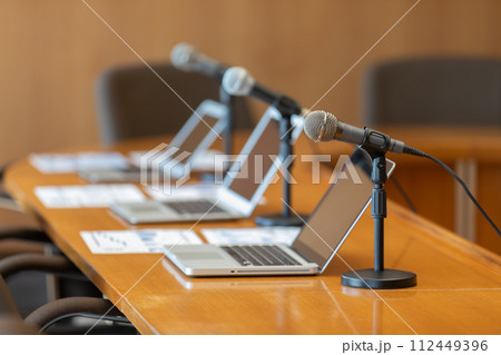 円卓の会議室 円卓の会議室 112449396