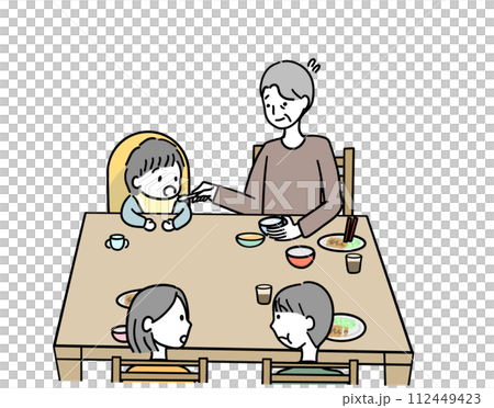 小さい子と食事をするおじいちゃん 112449423