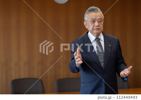 説明する政治家 マニフェスト 説明する政治家 マニフェスト 112449493