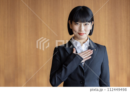 女性政治家 112449498