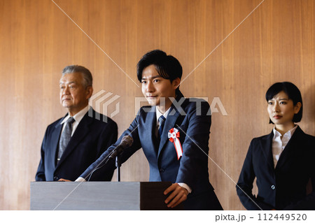 政治家　演説 112449520