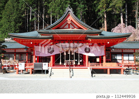 金櫻神社と桜 112449916