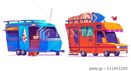Camper van with baggage on top and open door 112451285