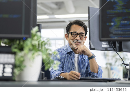 50代のベテランエンジニア イメージ 50代のベテランエンジニア イメージ 112453653