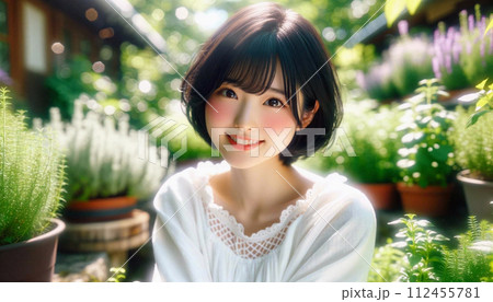 黒髪でショートヘアの女性ポートレート（ハーブガーデン） 112455781