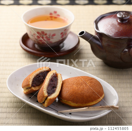 和菓子 どら焼き 和菓子 どら焼き 112455805