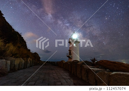 灯台と天の川 灯台と天の川 112457074