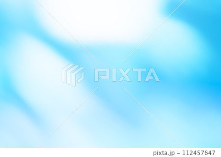 ライトブルー系動きのあるイメージ　背景素材 112457647