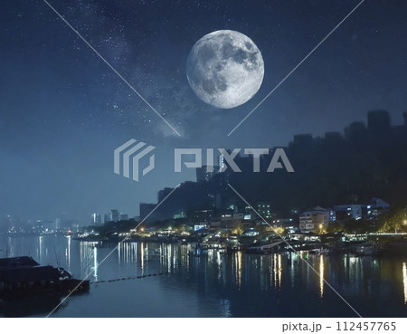 満月の夜、幻想的な風景、静寂の夜のイラスト素材 [112457765] - PIXTA