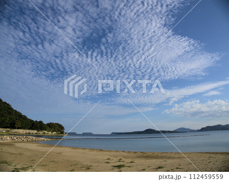 菊ヶ浜海岸から萩城址のある指月山方面を望む　山口県萩市堀内  112459559
