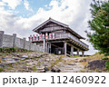 古代の山城　城壁内側から見た鬼ノ城西門　岡山県総社市 112460922