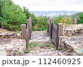 古代の山城　鬼ノ城南門跡と総社平野の風景　岡山県総社市 112460925
