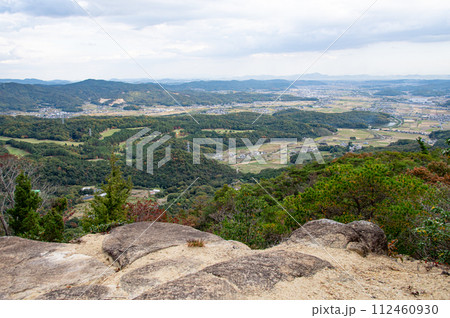 古代の山城 鬼ノ城からの総社平野の眺め 岡山県総社市 古代の山城 鬼ノ城からの総社平野の眺め 岡山県総社市 112460930