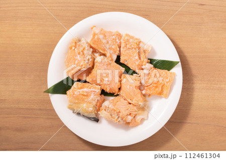 鮭の中骨　水煮（缶詰） 112461304