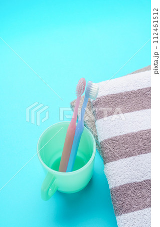 歯ブラシとタオル 歯ブラシとタオル 112461512