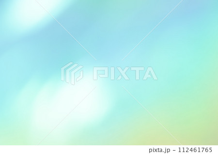 ライトグリーン系動きのあるイメージ　背景素材 112461765