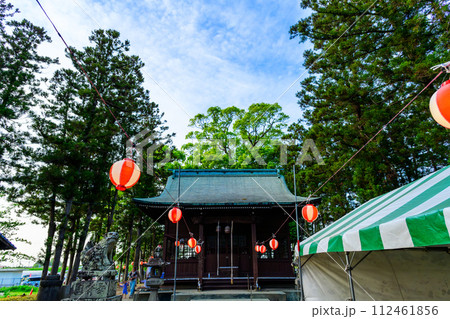 うららかな春日和に映える本堂風景「中山大藤【柳川市の中山熊野神社」】 112461856