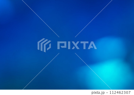 ディープブルー系動きのあるイメージ　背景素材 112462307