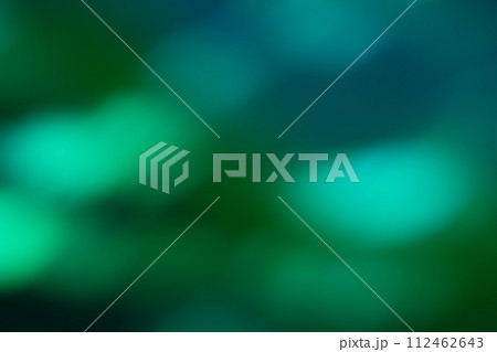 ディープグリーン系動きのあるイメージ　背景素材 112462643