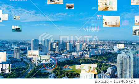都市の空撮と部屋の写真　不動産情報　物件探し 112465727