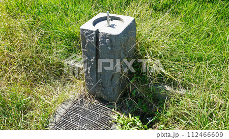 公園に設置された水道設備(立形水飲水洗) 公園に設置された水道設備(立形水飲水洗) 112466609