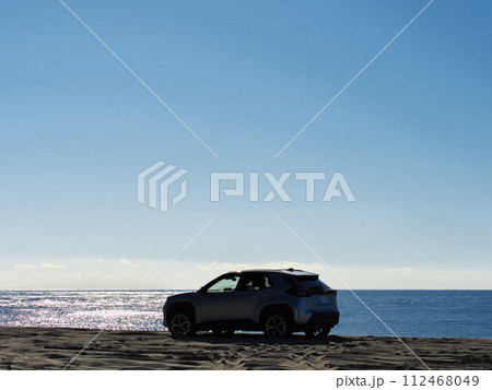 天竜川河口砂洲を走るトヨタ ヤリスクロス 天竜川河口砂洲を走るトヨタ ヤリスクロス 112468049