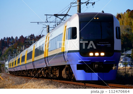 ヘッドライトフル点灯！　255系・特急しおさい 112470664