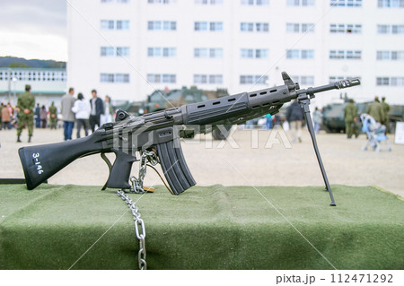 展示される陸上自衛隊の89式小銃 展示される陸上自衛隊の89式小銃 112471292