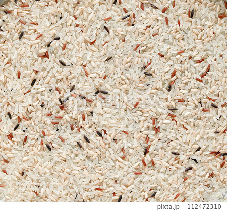 Background of different rice varieties types. Thai food. Mixed rice - brown rice, wild rice, white jasmine rice Background of different rice varieties types. Thai food. Mixed rice - brown rice, wild rice, white jasmine rice 112472310