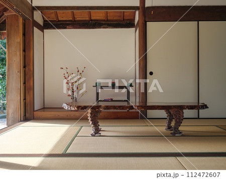 床の間のある伝統的な和室 112472607
