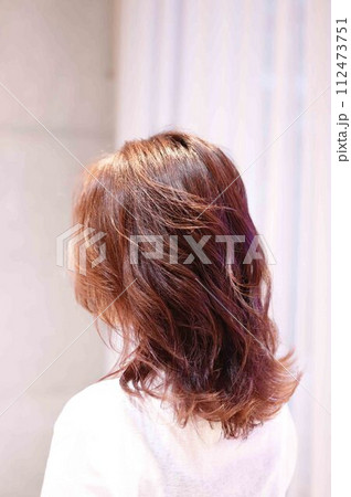 白髪染めハイライト暖色ミディアムスタイル！ 112473751